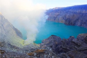 ijen crater indonesia