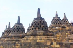 the biggest temple borobudur