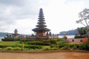 balijavaholidays.com ulun danu bali temple