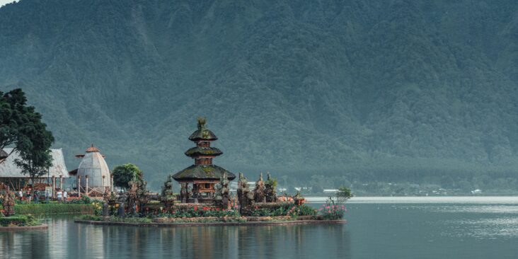 ulun danu bedugul tour Experience the Best of Bali and Java with Our Amazing Holiday Packages