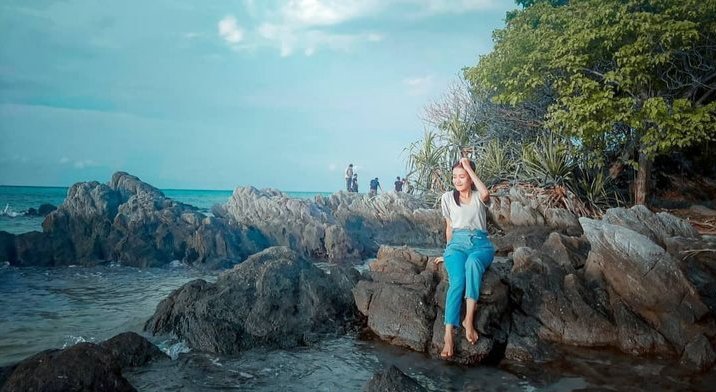 ujung gelam beach